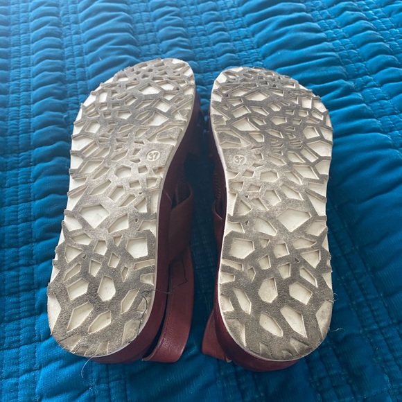 Low platform sandals - Picture 4 of 4